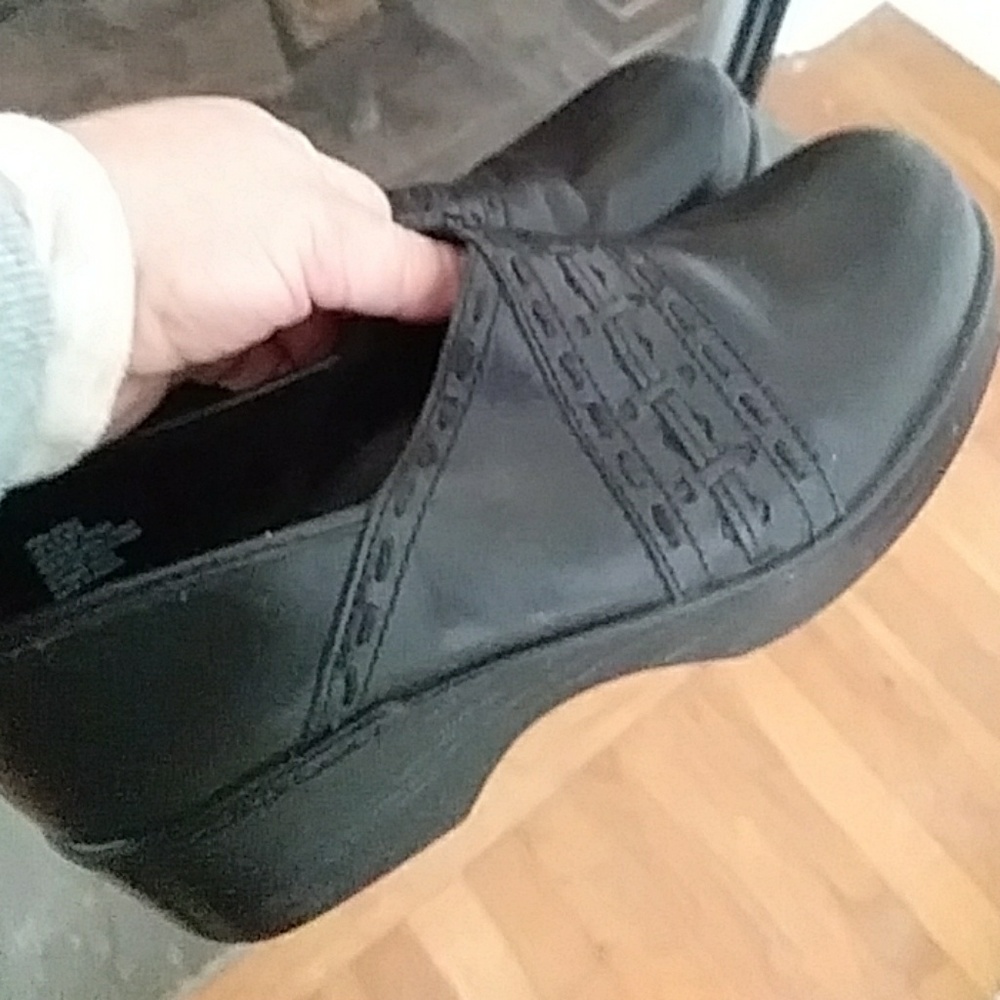 Shoes - Picture 2 of 5
